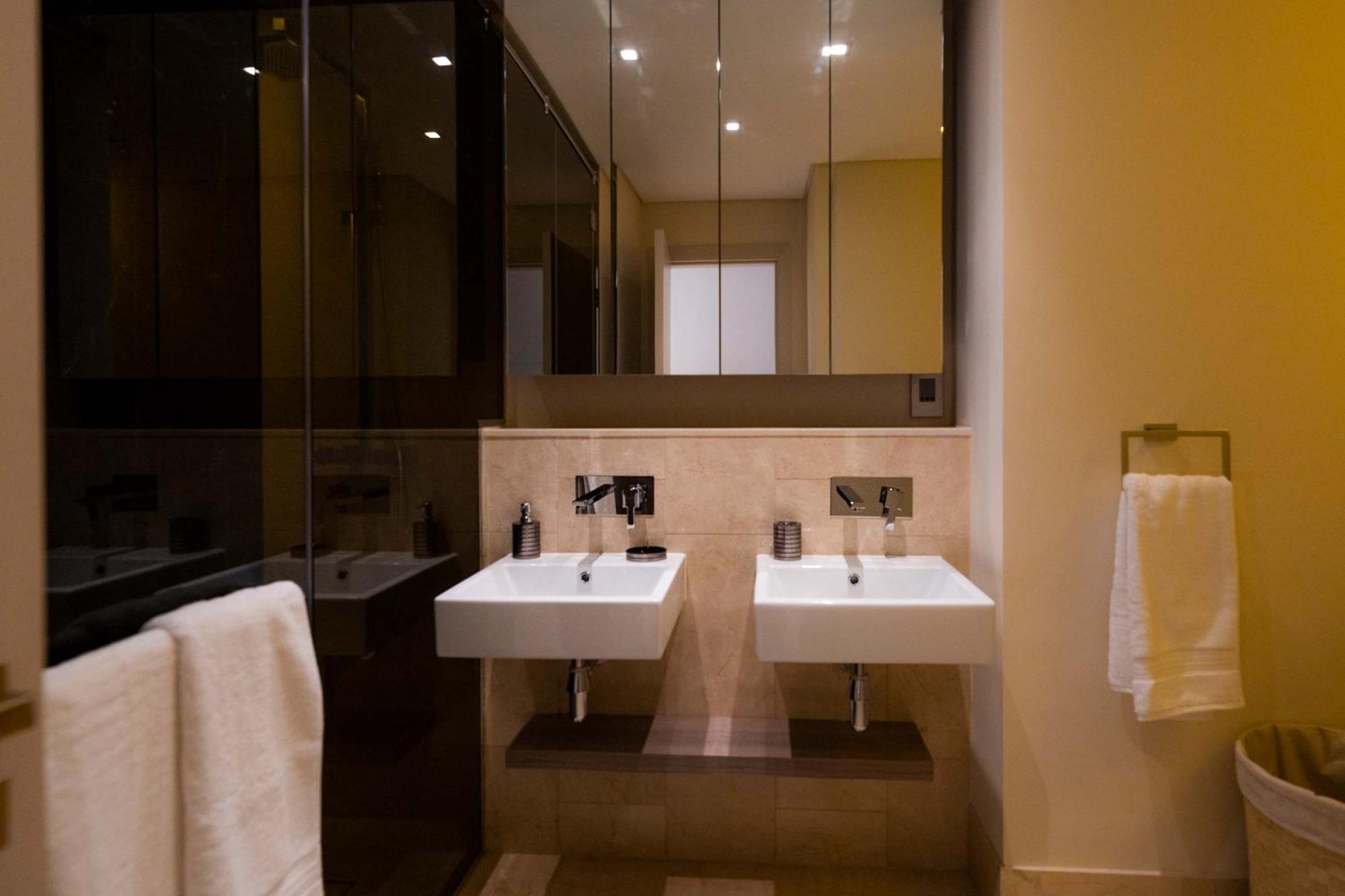 Spacious Beachfront 2 Bedroom Apartment - The 8 두바이 외부 사진