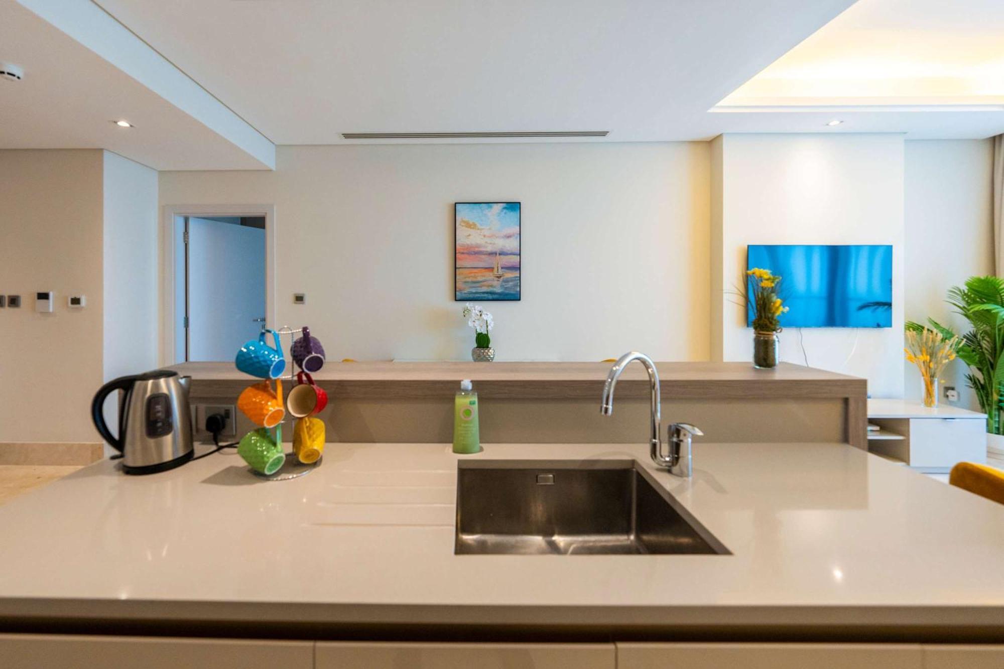 Spacious Beachfront 2 Bedroom Apartment - The 8 두바이 외부 사진